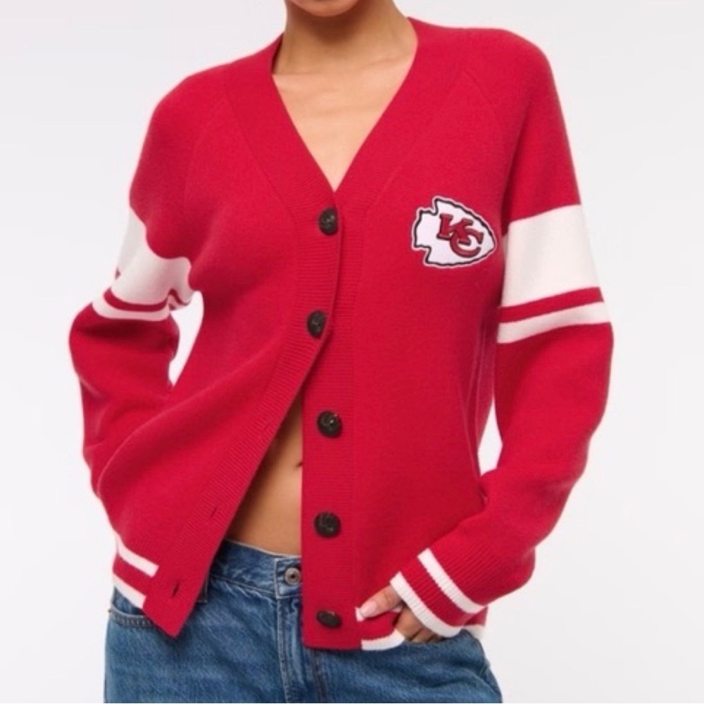 Abercrombie & Fitch LuxeSoft red Kansas City chiefs cardigan XS (runs big) - Picture 4 of 7